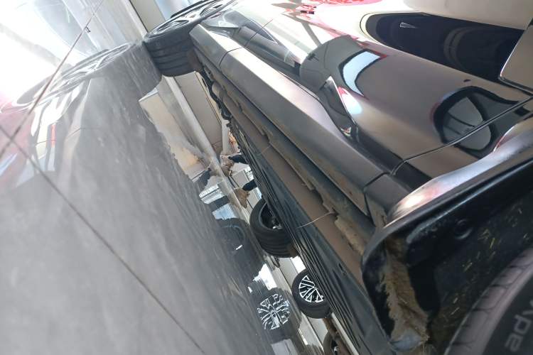 Used BYD Tang L 2025 DM 200KM Four-Wheel Drive LiDAR Flagship Model Right Side Sill