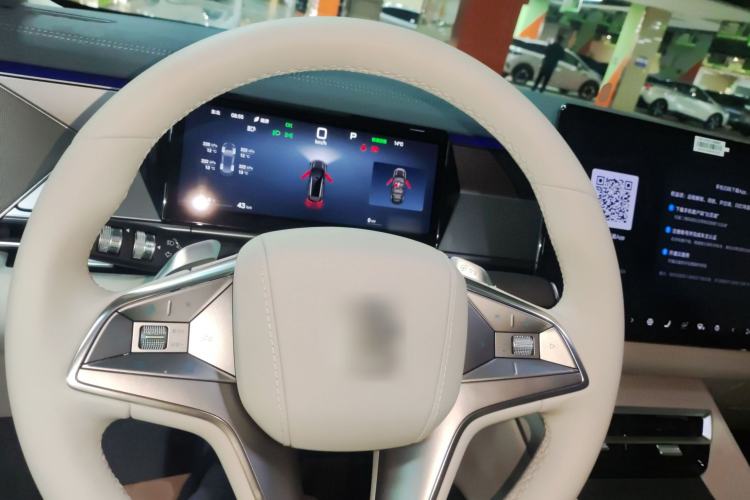 Used BYD Tang L 2025 EV with 670 km Range LiDAR and Premium Features Steering Wheel
