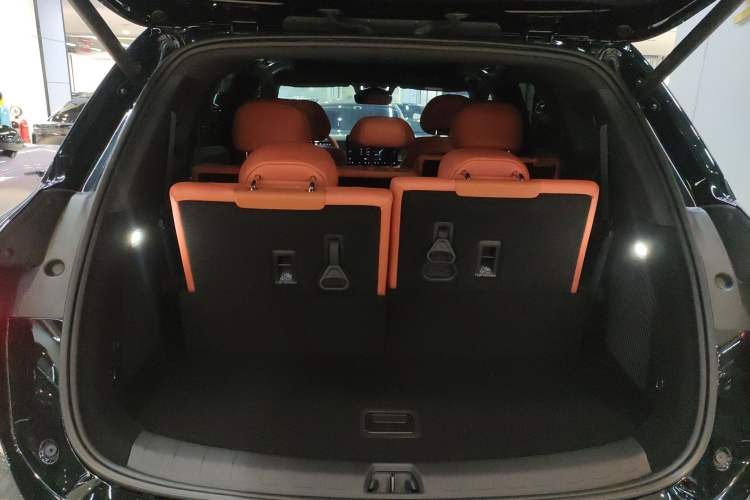 Used BYD Tang L 2025 EV 600KM All-Wheel-Drive LiDAR Flagship Model Trunk