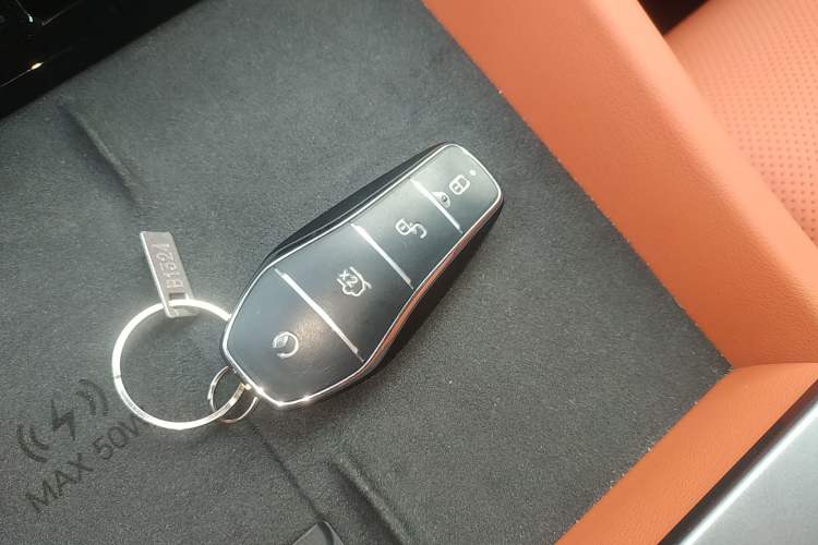 Used BYD Tang L 2025 EV 600KM All-Wheel-Drive LiDAR Flagship Model Vehicle Key