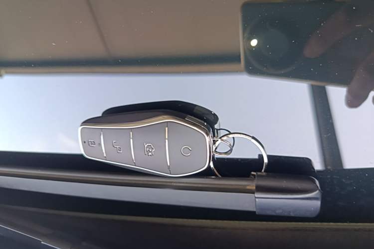 Used BYD Tang L 2025 DM 215KM LiDAR Flagship Model Vehicle Key