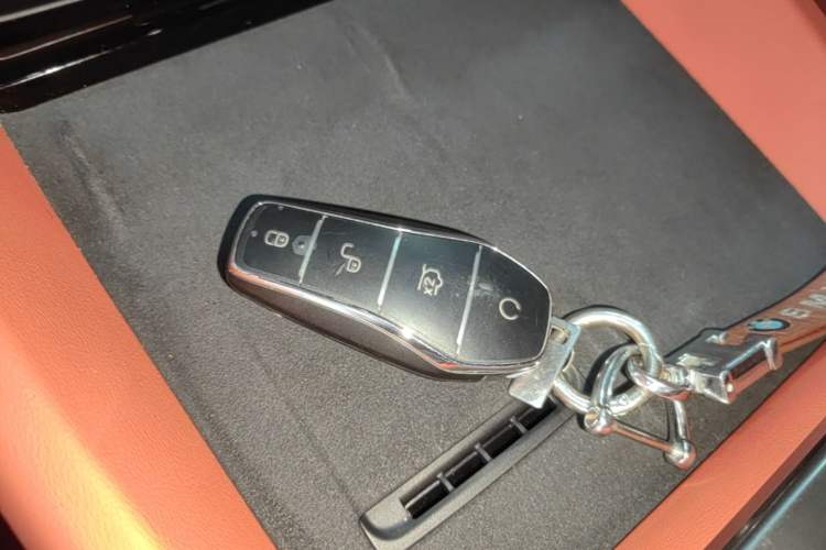 Used BYD Tang L 2025 EV with 670 km Range LiDAR and Premium Features Vehicle Key
