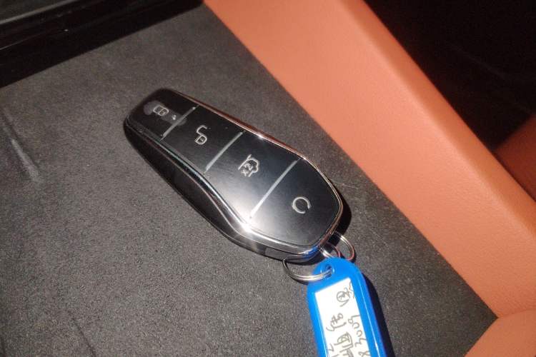 Used BYD Tang L 2025 DM 200KM Four-Wheel Drive LiDAR Flagship Model Vehicle Key