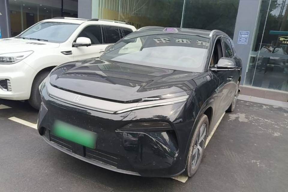 BYD Tang L 2025