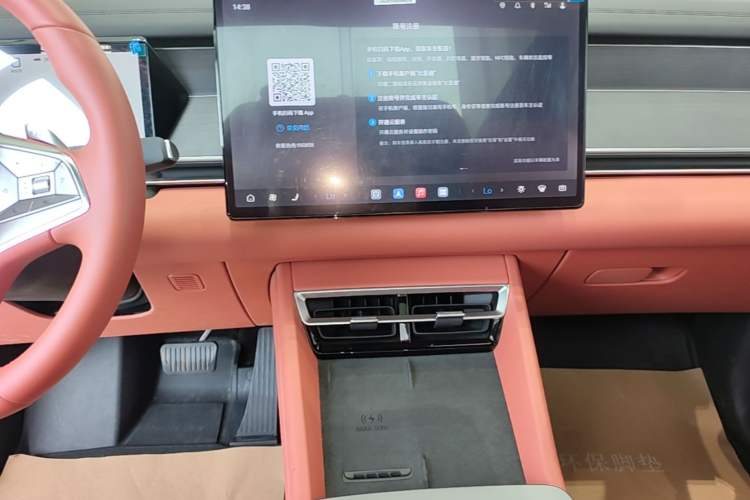 Used BYD Tang L 2025 DM 175KM Drone Player Edition Audio And AC Panel