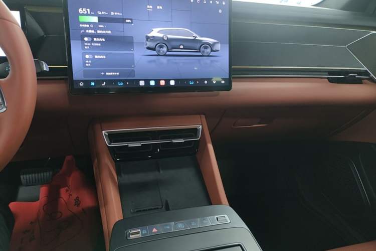 Used BYD Tang L 2025 DM 175KM Drone Player Edition Audio And AC Panel