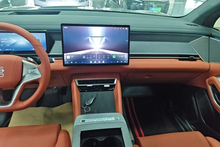 Used BYD Tang L 2025 DM 175KM Drone Player Edition Audio And AC Panel