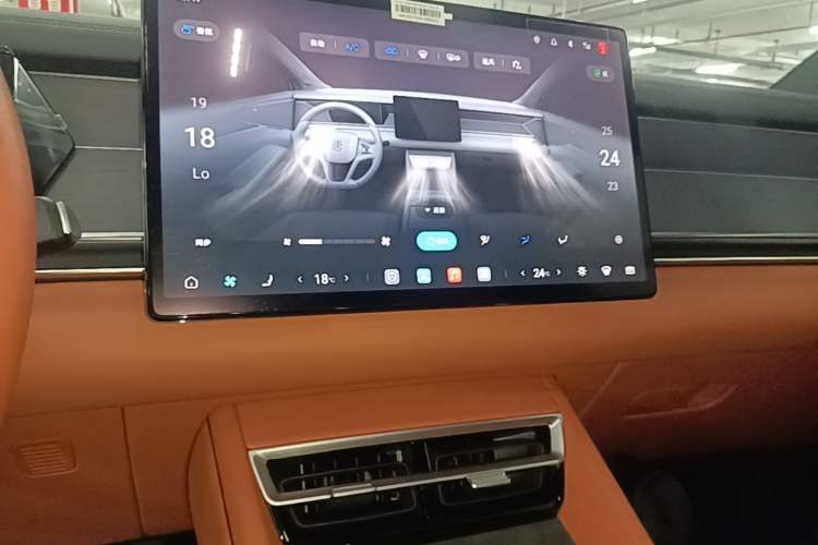 Used BYD Tang L 2025 DM 175KM Drone Player Edition Audio And AC Panel