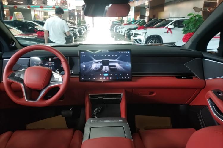 Used BYD Tang L 2025 DM 175KM Drone Player Edition Center Console