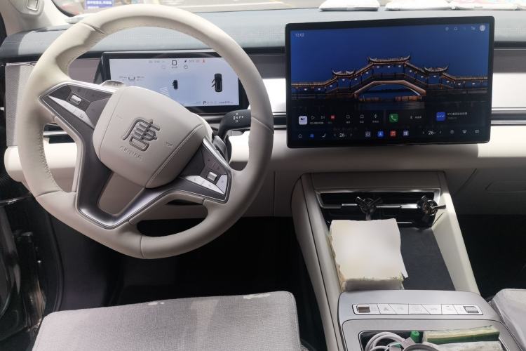 Used BYD Tang L 2025 EV with 670 km Range LiDAR and Premium Features Center Console