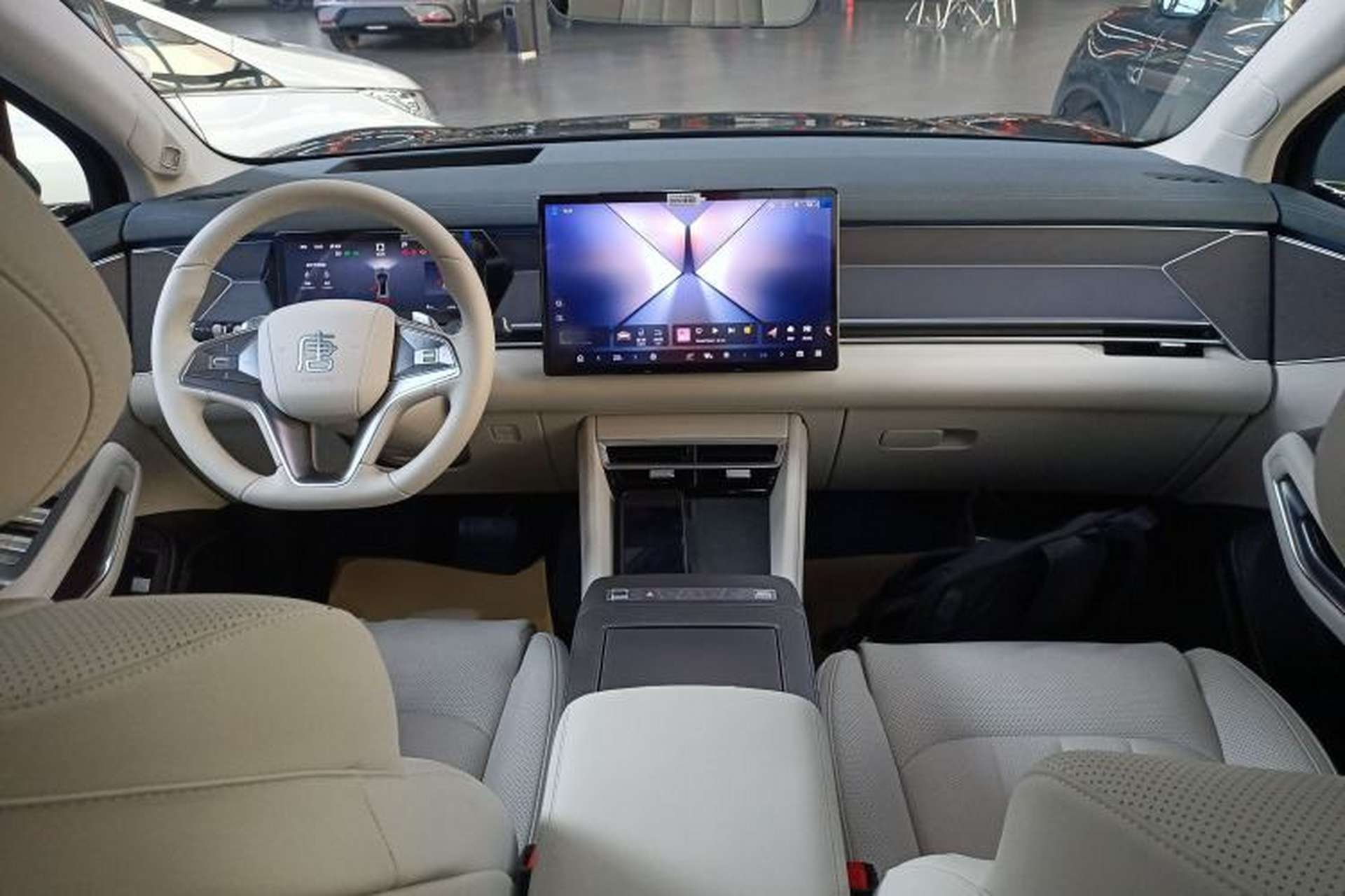 Used BYD Tang L 2025 DM 175KM Drone Player Edition Center Console