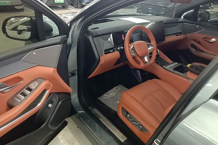 Used BYD Tang L 2025 DM 175KM Drone Player Edition Driver Seat