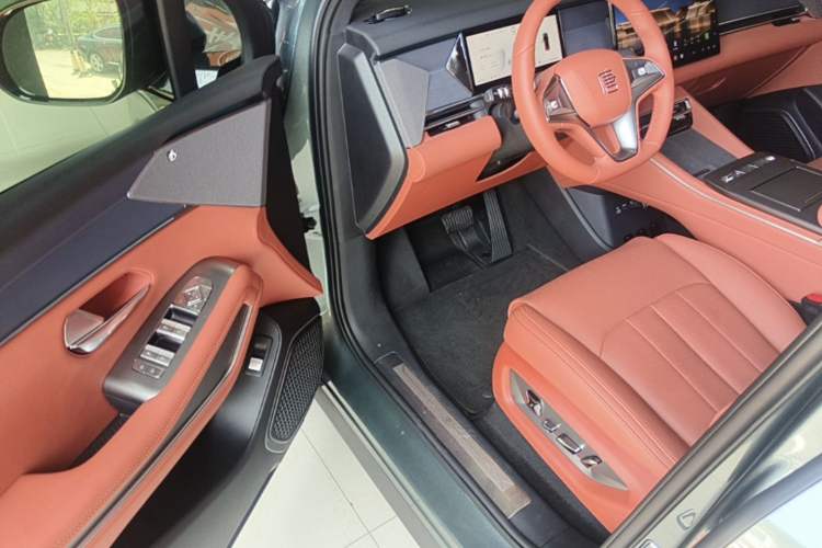Used BYD Tang L 2025 DM 175KM Drone Player Edition Driver Seat