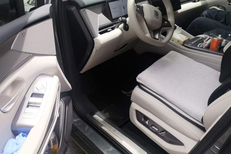 Used BYD Tang L 2025 EV with 670 km Range LiDAR and Premium Features Driver Seat