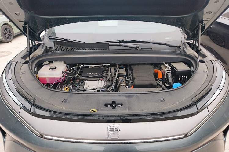 Used BYD Tang L 2025 DM 175KM Drone Player Edition Engine Bay