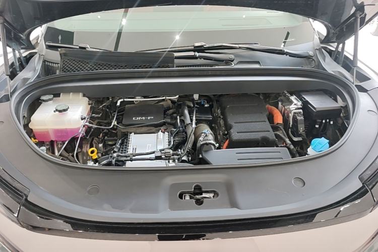 Used BYD Tang L 2025 DM 175KM Drone Player Edition Engine Bay
