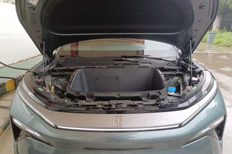 Used BYD Tang L 2025 EV 600KM All-Wheel-Drive LiDAR Flagship Model Engine Bay