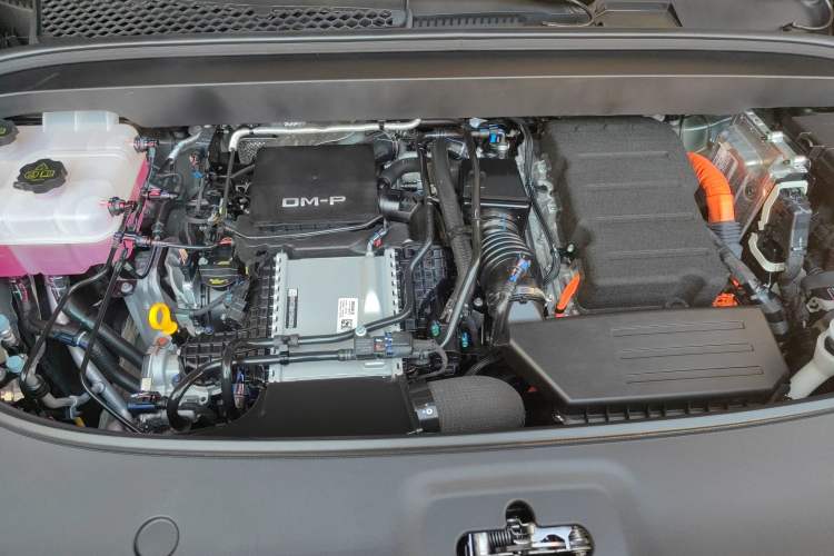Used BYD Tang L 2025 DM 175KM Drone Player Edition Engine Bay