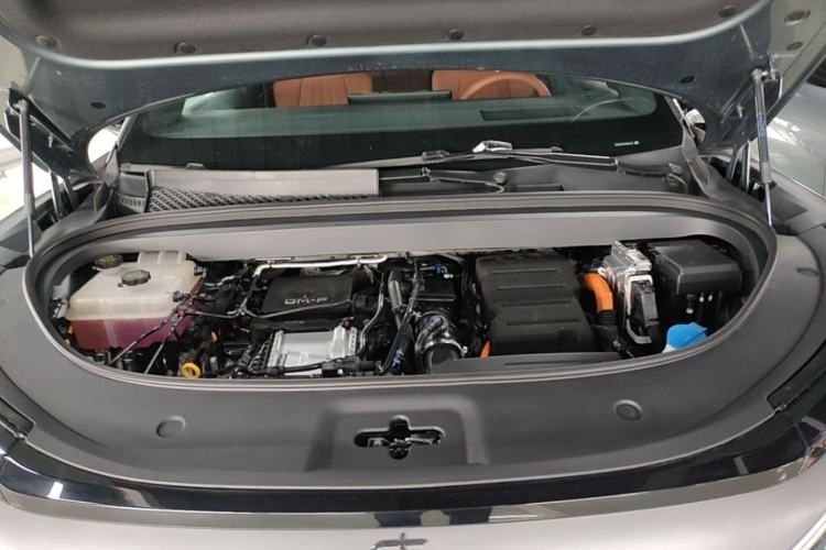 Used BYD Tang L 2025 DM 175KM Drone Player Edition Engine Bay