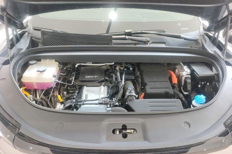 Used BYD Tang L 2025 DM 175KM Drone Player Edition Engine Bay
