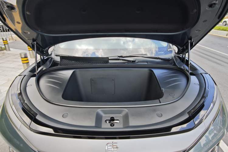Used BYD Tang L 2025 EV with 670 km Range LiDAR and Premium Features Engine Bay