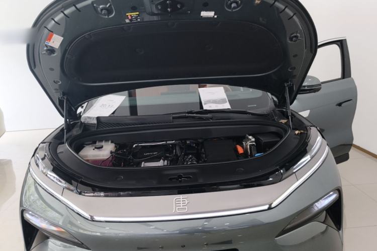 Used BYD Tang L 2025 DM 175KM Drone Player Edition Engine Bay