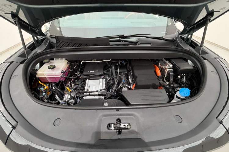 Used BYD Tang L 2025 DM 175KM Drone Player Edition Engine Bay