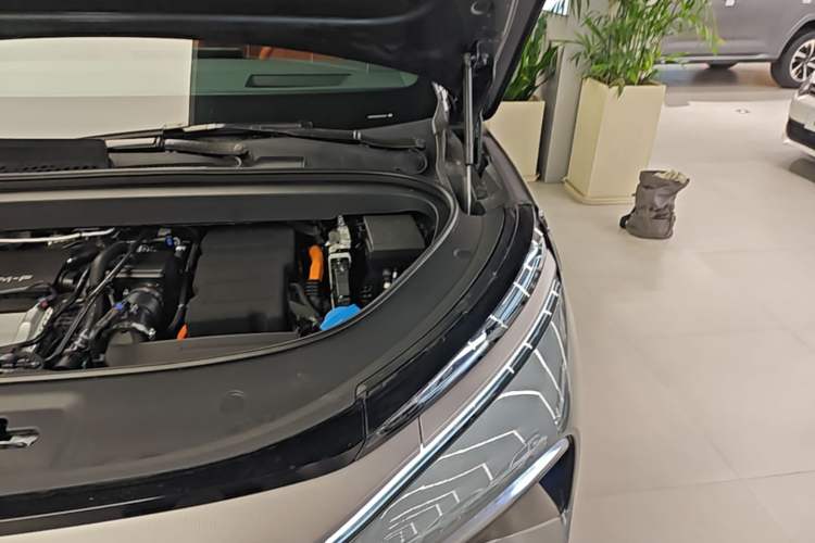 Used BYD Tang L 2025 DM 175KM Drone Player Edition Engine Bay Left