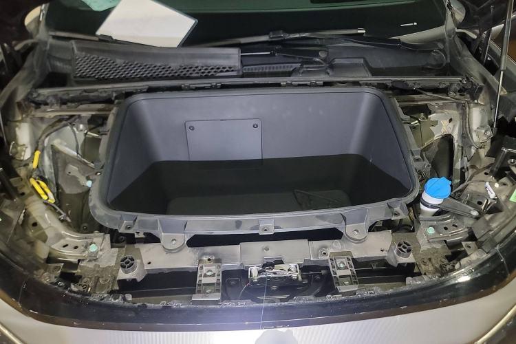 Used BYD Tang L 2025 EV 600KM All-Wheel-Drive LiDAR Flagship Model Engine Bay