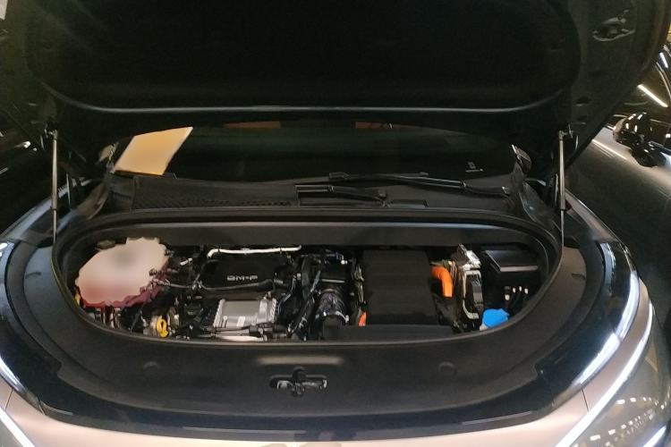 Used BYD Tang L 2025 DM 200KM Four-Wheel Drive LiDAR Flagship Model Engine Bay