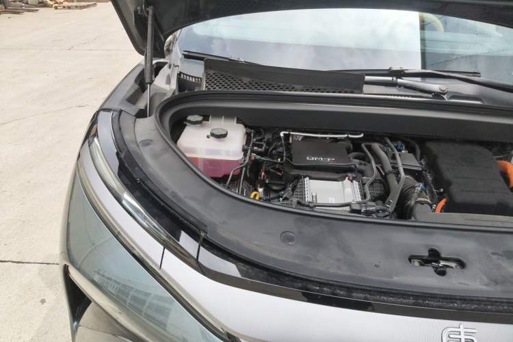 Used BYD Tang L 2025 DM 200KM Four-Wheel Drive LiDAR Flagship Model Engine Bay Right