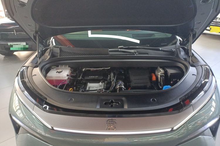 Used BYD Tang L 2025 DM 175KM Drone Player Edition Engine Bay
