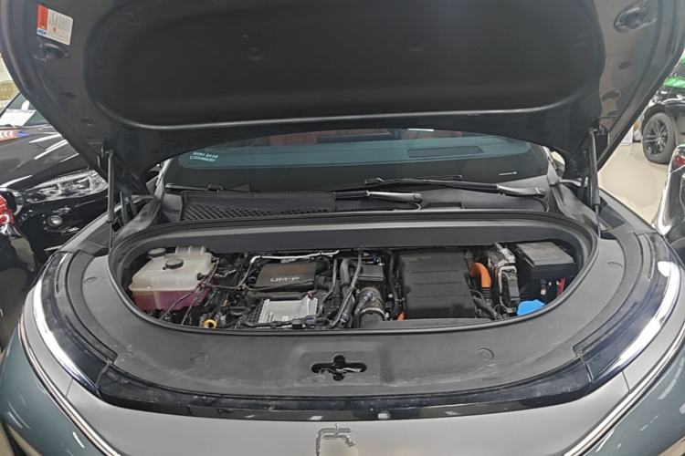 Used BYD Tang L 2025 DM 200KM Four-Wheel Drive LiDAR Flagship Model Engine Bay