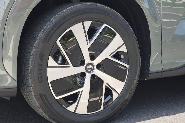 Used BYD Tang L 2025 EV with 670 km Range LiDAR and Premium Features Exterior 7