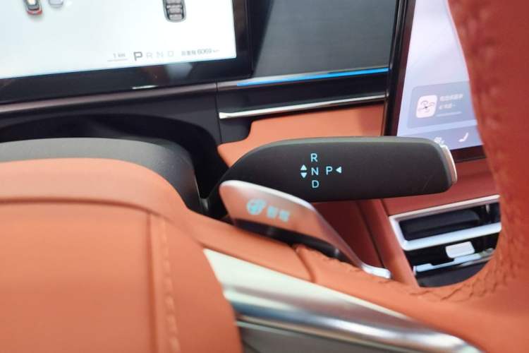 Used BYD Tang L 2025 DM 175KM Drone Player Edition Gear Lever