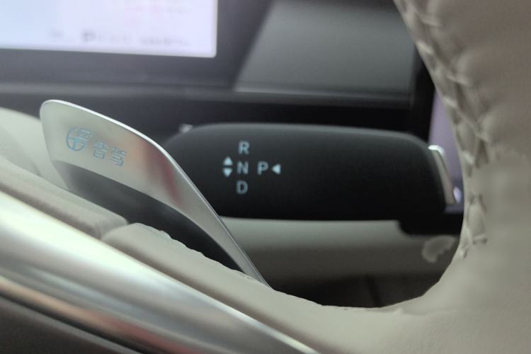 Used BYD Tang L 2025 EV with 670 km Range LiDAR and Premium Features Gear Lever