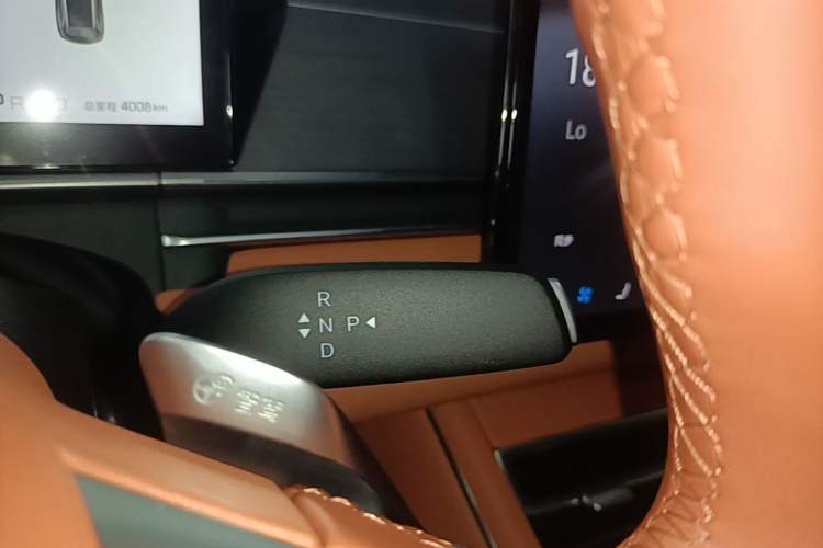 Used BYD Tang L 2025 DM 175KM Drone Player Edition Gear Lever