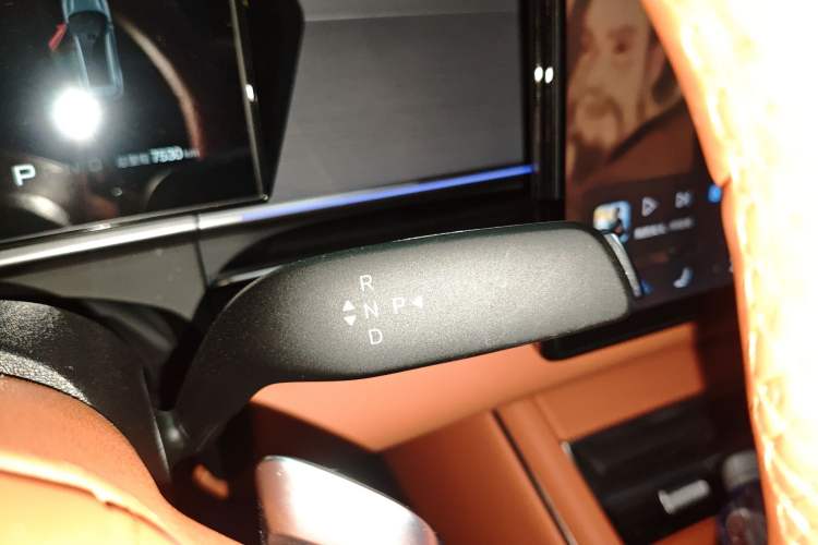 Used BYD Tang L 2025 EV 670KM LiDAR Flagship Version Gear Lever