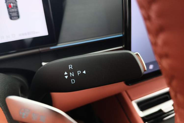 Used BYD Tang L 2025 DM 175KM Drone Player Edition Gear Lever