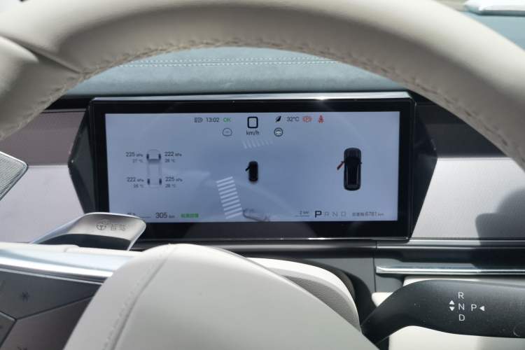 Used BYD Tang L 2025 EV with 670 km Range LiDAR and Premium Features Instrument Cluster