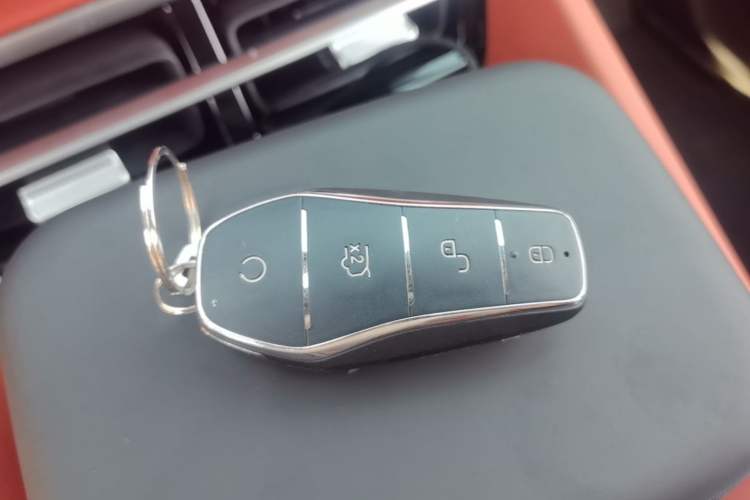 Used BYD Tang L 2025 DM 175KM Drone Player Edition Interior 1