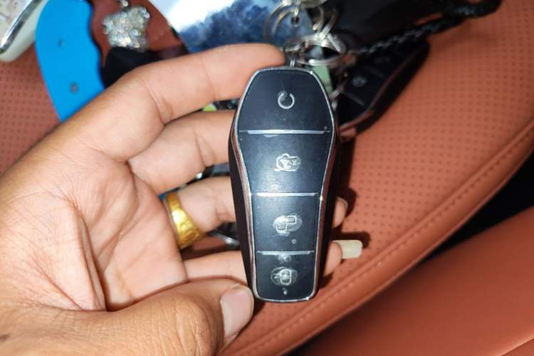 Used BYD Tang L 2025 DM 175KM Drone Player Edition Interior 1