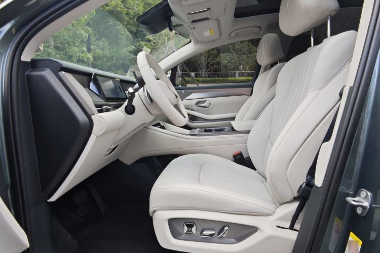 Used BYD Tang L 2025 EV with 670 km Range LiDAR and Premium Features Interior 1