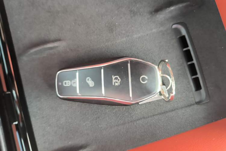 Used BYD Tang L 2025 DM 175KM Drone Player Edition Interior 1