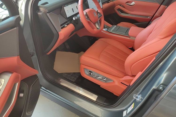 Used BYD Tang L 2025 DM 175KM Drone Player Edition Interior 3