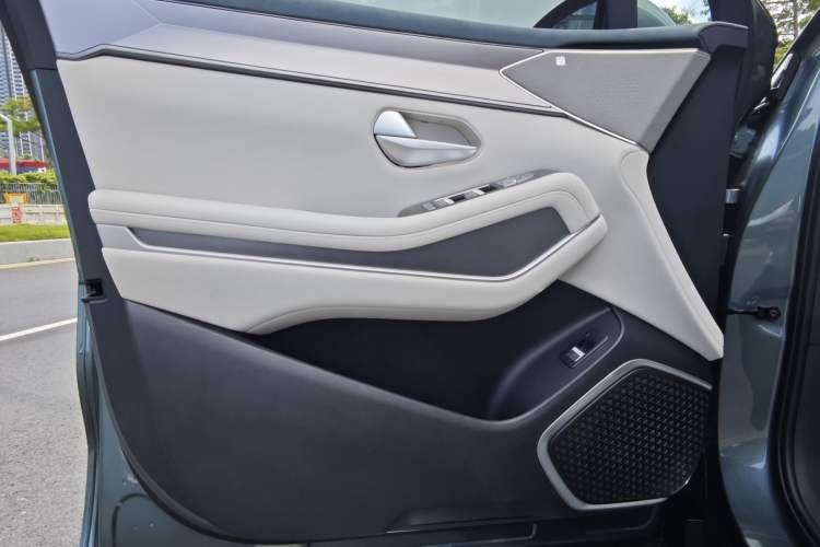 Used BYD Tang L 2025 EV with 670 km Range LiDAR and Premium Features Interior 8