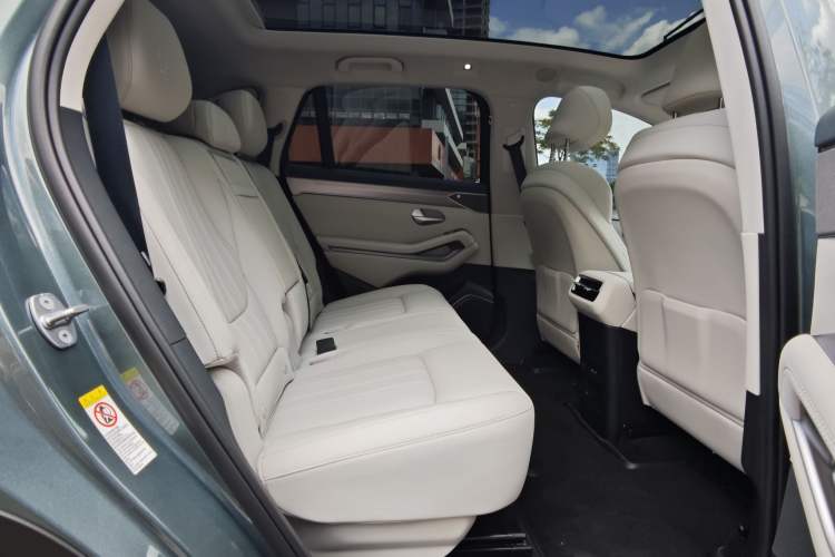 Used BYD Tang L 2025 EV with 670 km Range LiDAR and Premium Features Interior 9