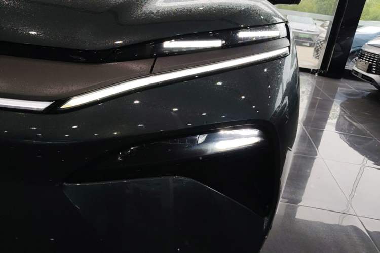 Used BYD Tang L 2025 DM 175KM Drone Player Edition Left Front Headlight