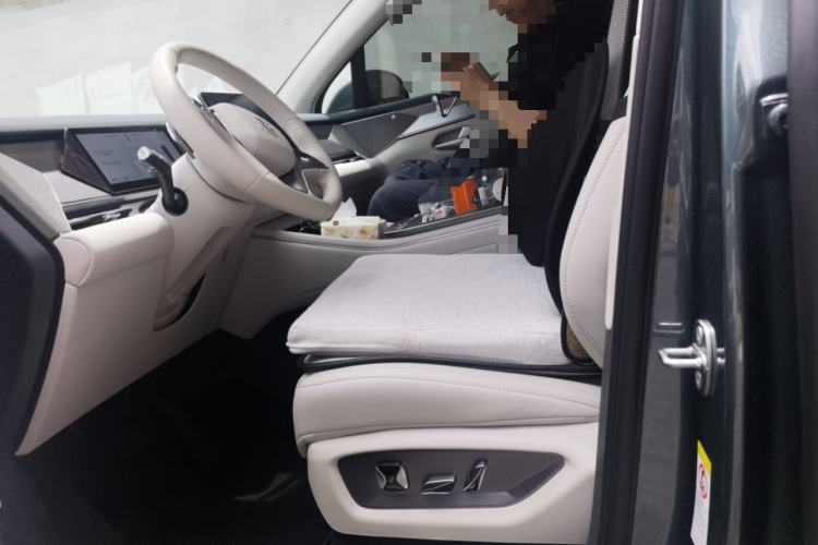 Used BYD Tang L 2025 EV with 670 km Range LiDAR and Premium Features Left Front Seat