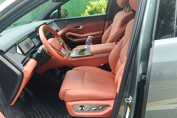 Used BYD Tang L 2025 DM 175KM Drone Player Edition Left Front Seat
